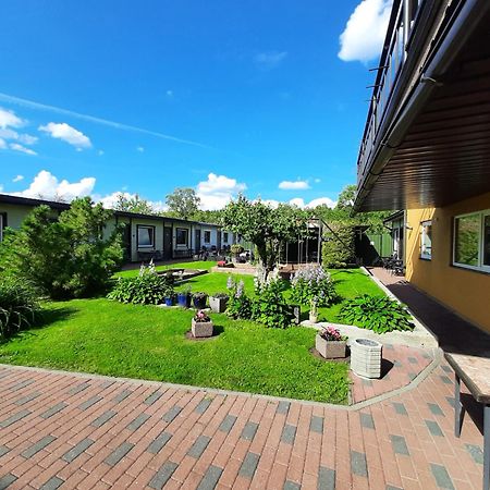 Guesthouse Maenniku Пярну Екстериор снимка