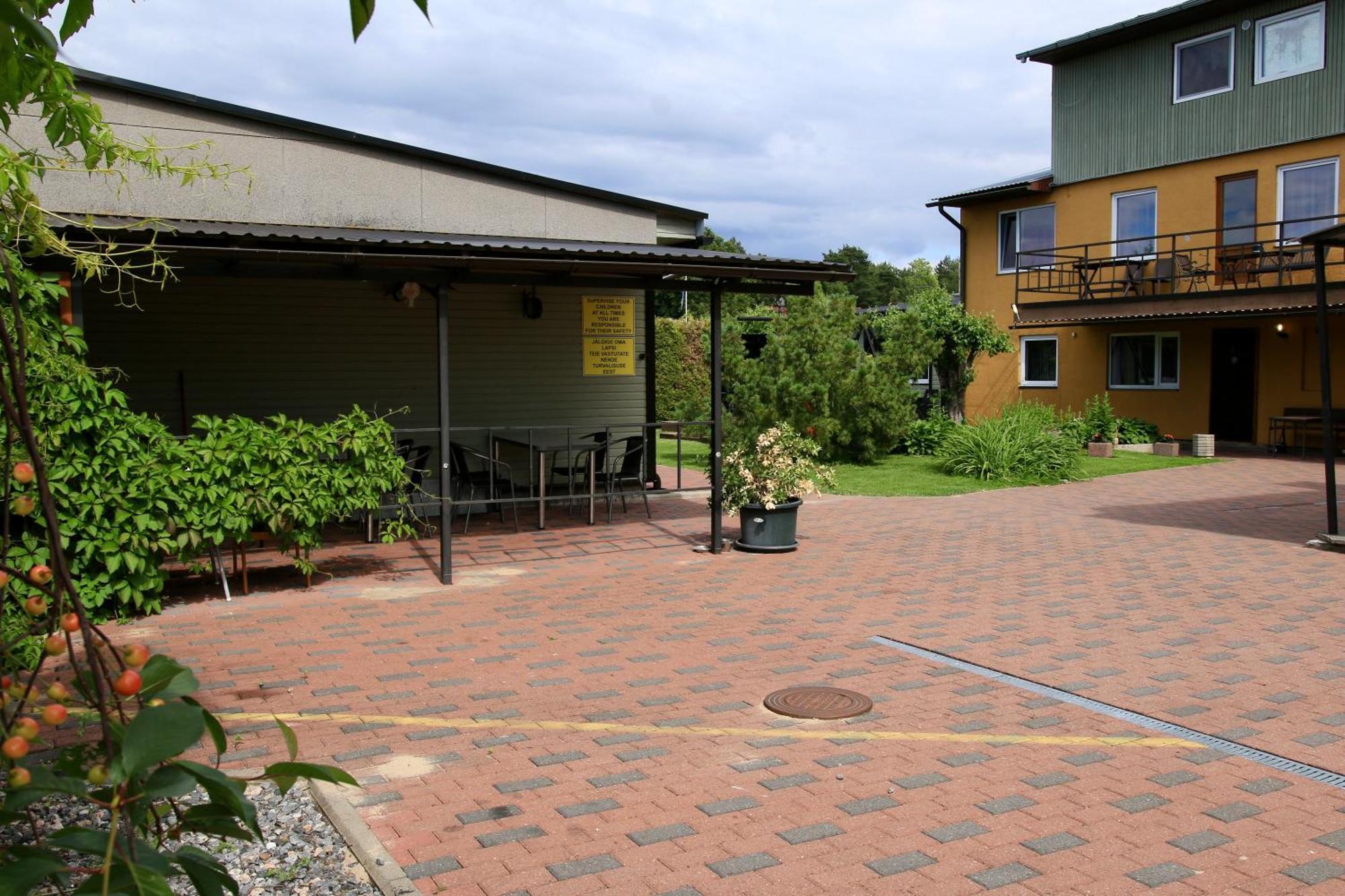 Guesthouse Maenniku Пярну Екстериор снимка