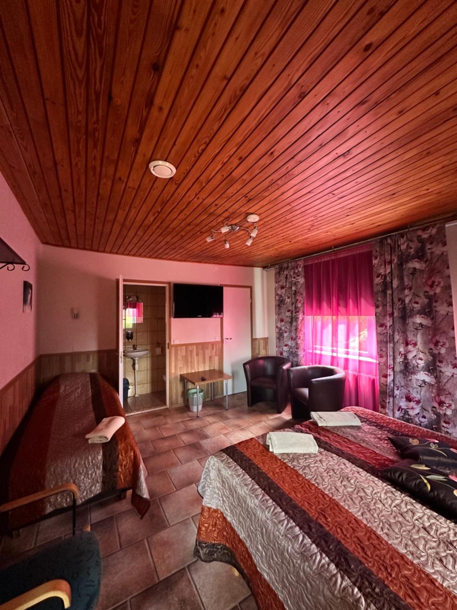 Guesthouse Maenniku Пярну Екстериор снимка