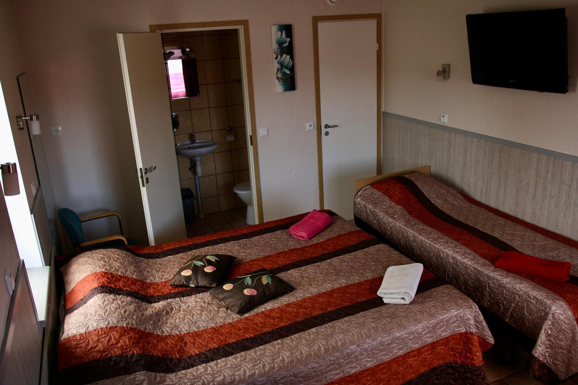 Guesthouse Maenniku Пярну Екстериор снимка