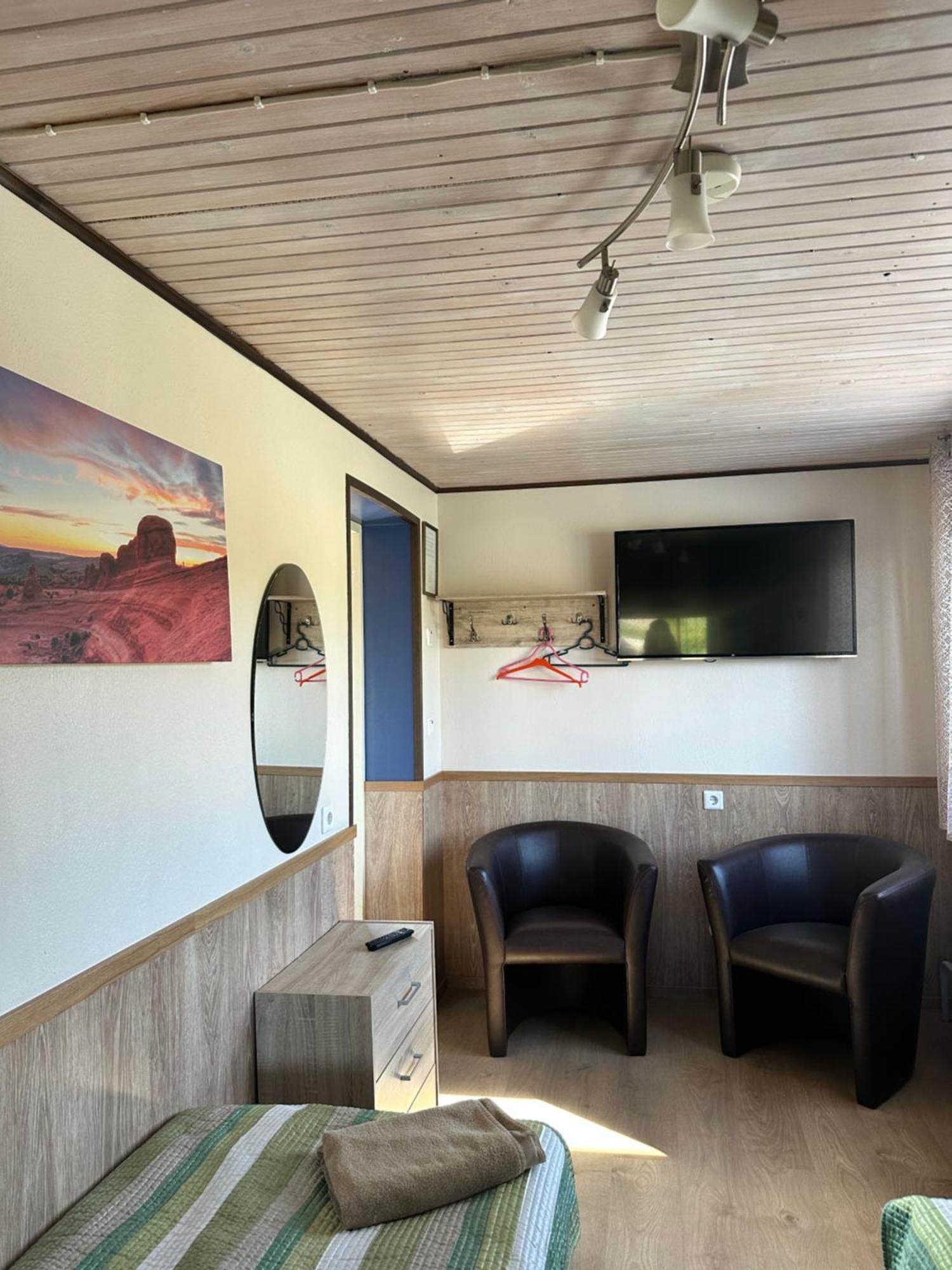 Guesthouse Maenniku Пярну Екстериор снимка