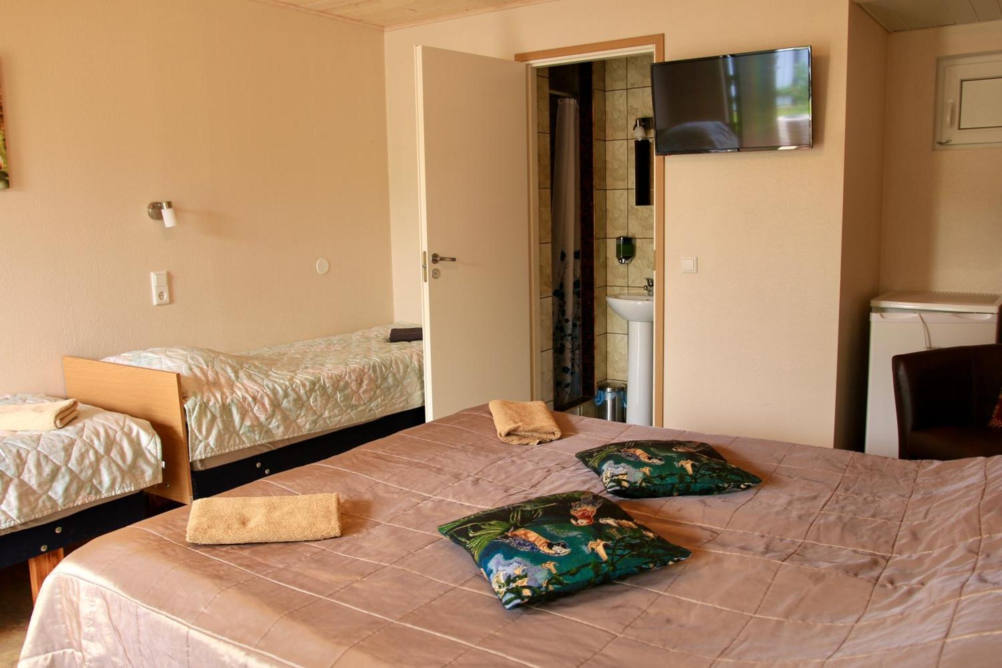 Guesthouse Maenniku Пярну Екстериор снимка