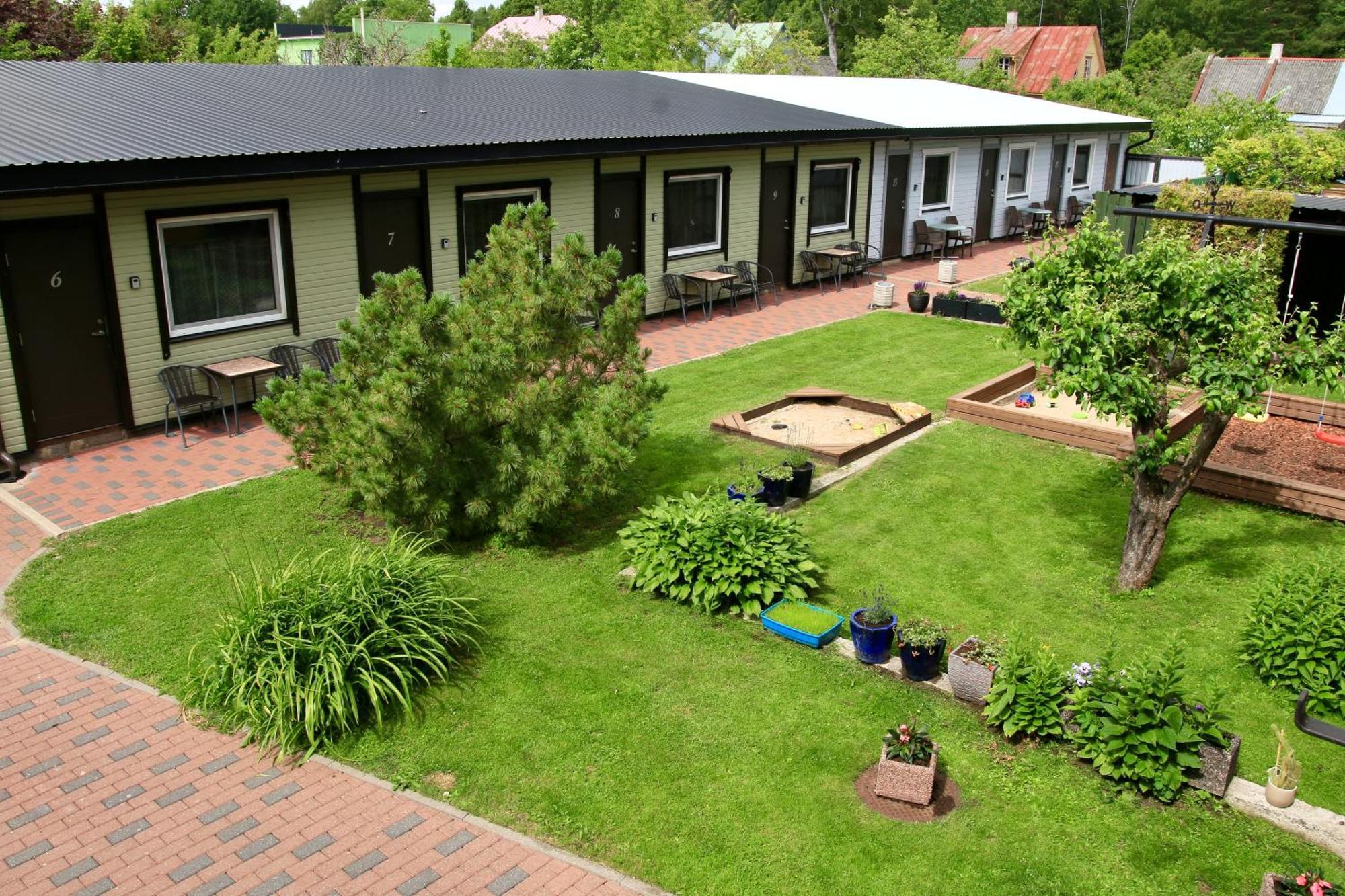 Guesthouse Maenniku Пярну Екстериор снимка