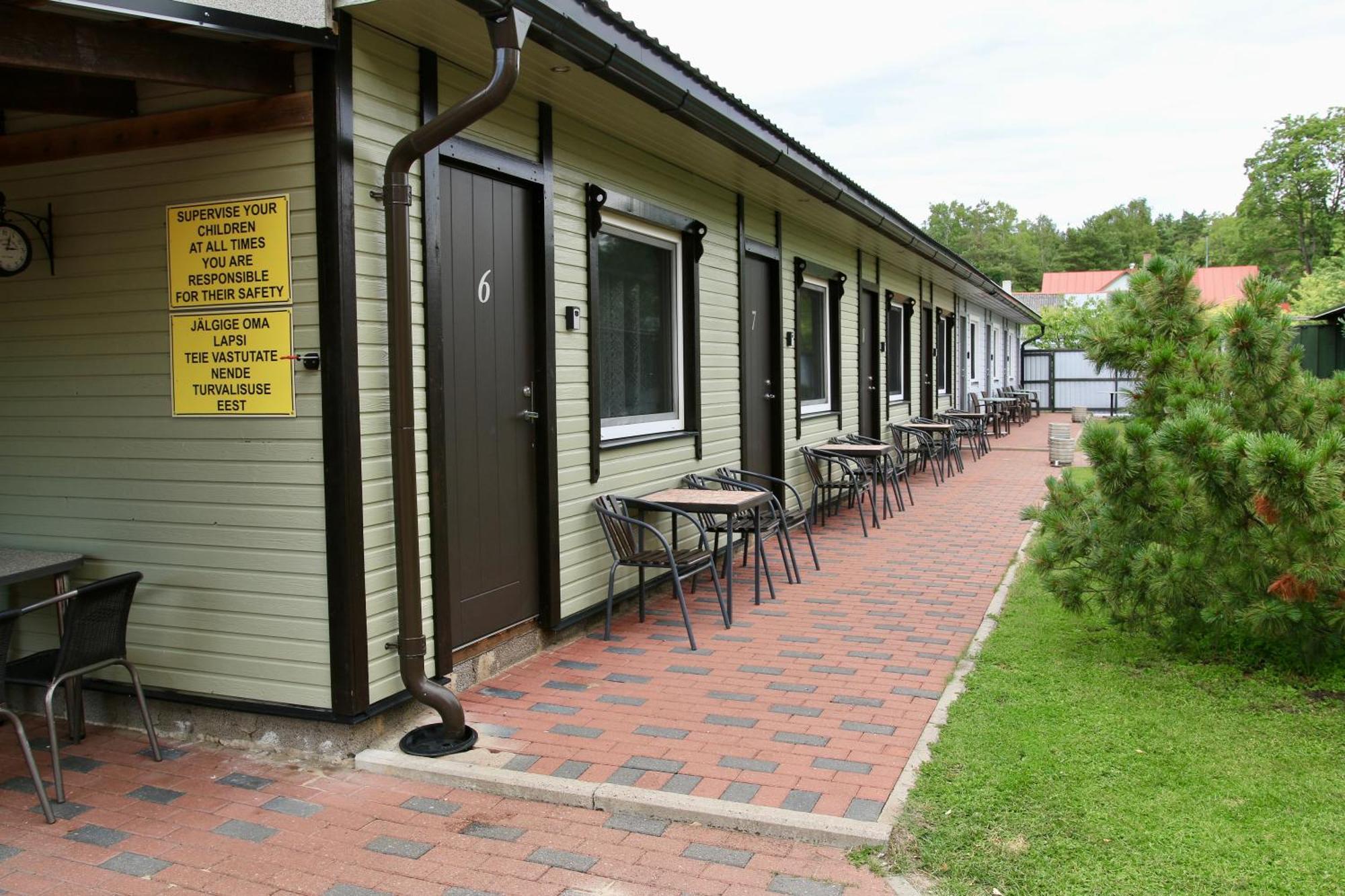 Guesthouse Maenniku Пярну Екстериор снимка