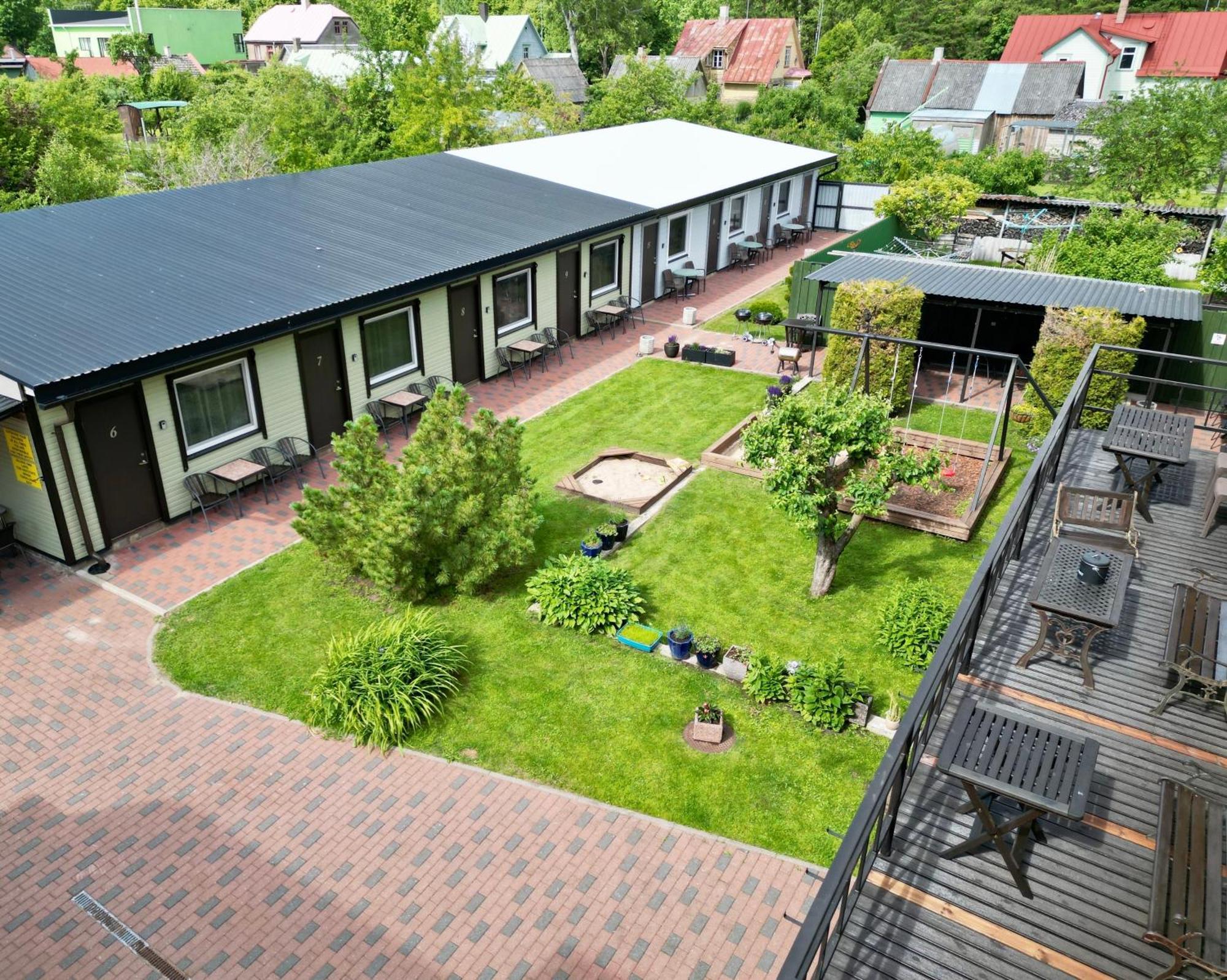 Guesthouse Maenniku Пярну Екстериор снимка
